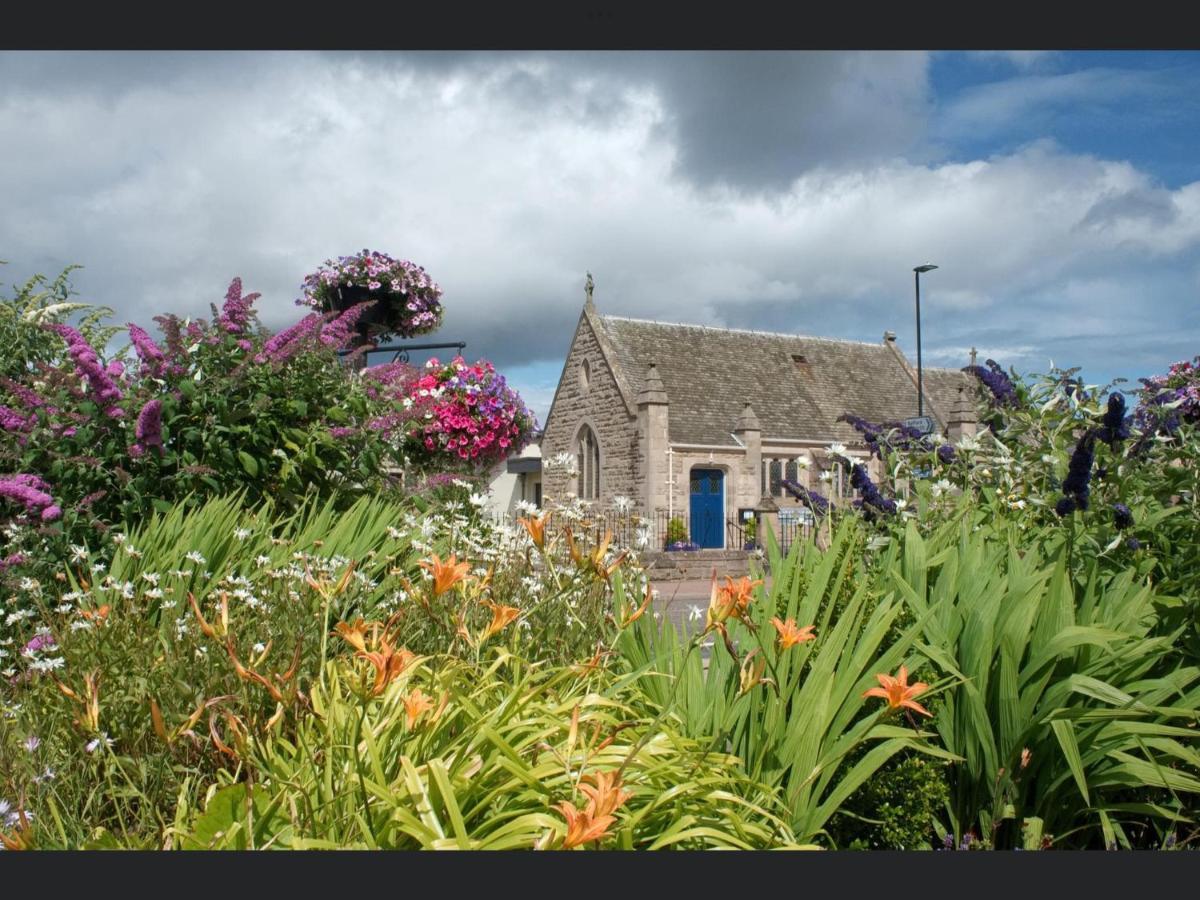 Exclusive Private Double Room, En-Suite Wet Room Private Entrance Forres Esterno foto