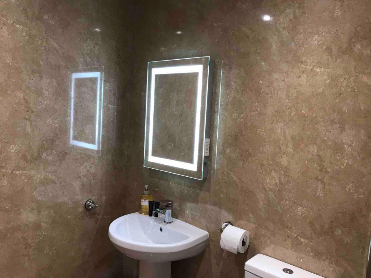 Exclusive Private Double Room, En-Suite Wet Room Private Entrance Forres Esterno foto