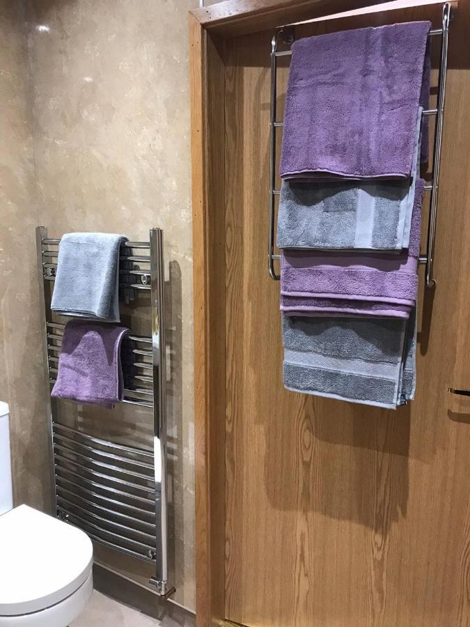 Exclusive Private Double Room, En-Suite Wet Room Private Entrance Forres Esterno foto